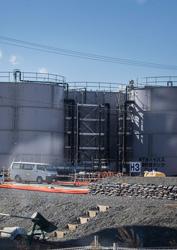 ​Metal tanks containing contaminated water at the Fukushima Daiichi plant. December 2013 © Guillaume Bression / Fabien Recoquillé / IRSN